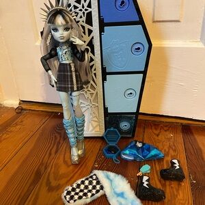 g3 customish frankie ON HOLD FOR YURAMOON